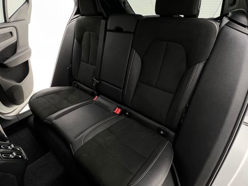 Used 2021 Volvo XC40 T5 R-Design image 22