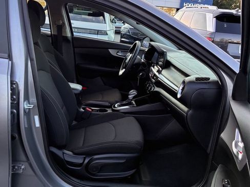 Used 2023 Kia Forte LXS w/ LXS Technology Package FWD image 18