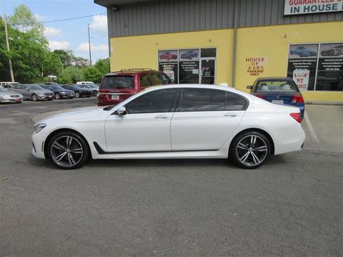 Used 2018 BMW 750i xDrive image 2