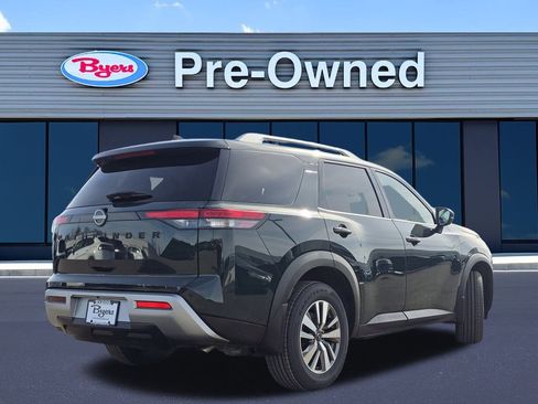 Used 2023 Nissan Pathfinder SL w/ Black Appearance Package image 7