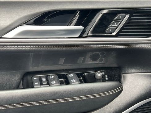 Used 2025 Jeep Wagoneer 4WD image 27