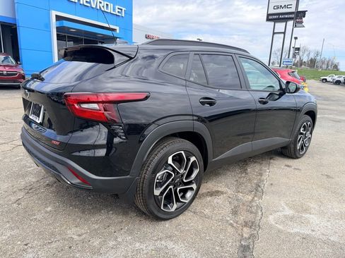 New 2026 Chevrolet Trax RS w/ Sunroof Package FWD image 6
