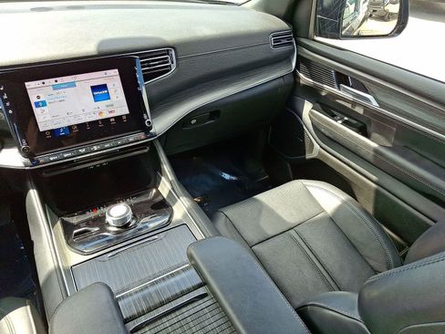 Used 2024 Jeep Wagoneer L Series II w/ Flexible Seating Group AWD/4WD image 12