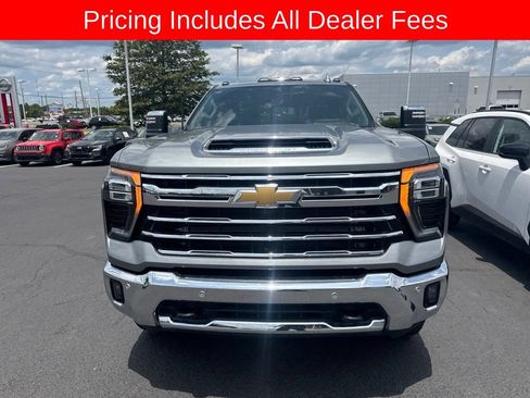 Used 2026 Chevrolet Silverado 2500 LTZ w/ LTZ Convenience Package AWD/4WD image 2