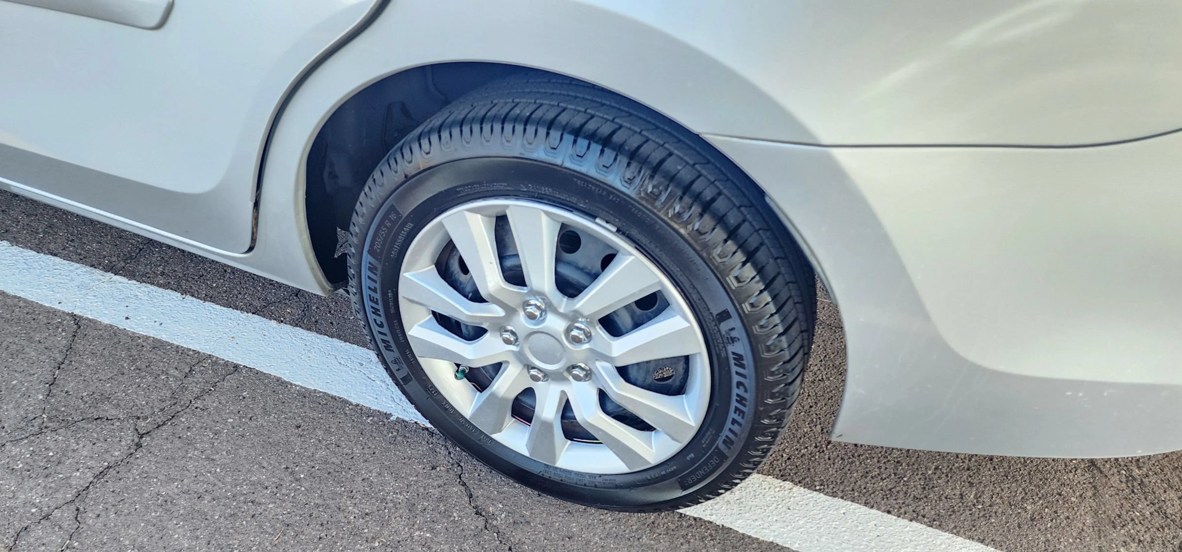 Used 2015 Toyota Corolla LE FWD image 18