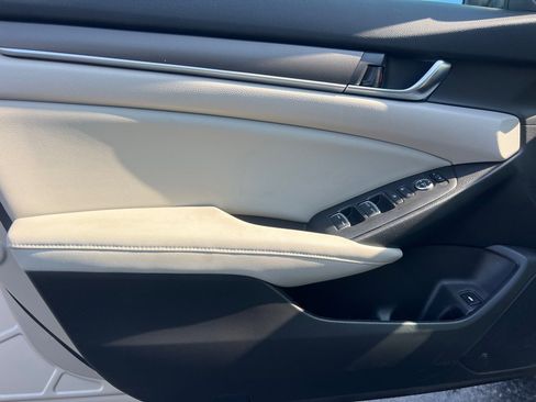 Used 2018 Honda Accord LX image 11
