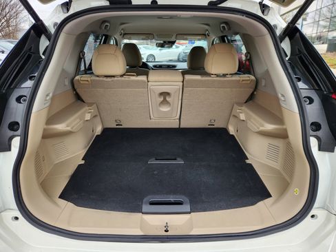 Used 2020 Nissan Rogue SV image 18