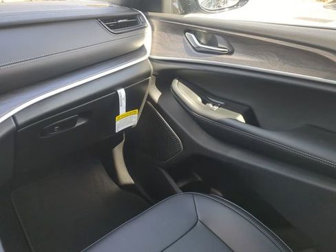 New 2026 Jeep Grand Cherokee L Limited RWD image 21