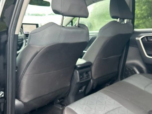 Used 2025 Toyota RAV4 XLE AWD/4WD image 34