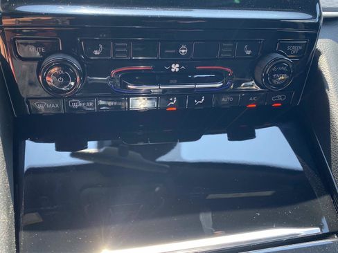 Used 2025 Jeep Grand Cherokee Laredo X w/ Luxury Tech Group I RWD image 31