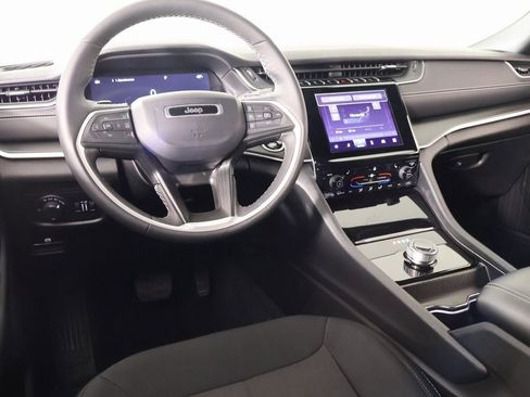 Used 2024 Jeep Grand Cherokee Laredo w/ Luxury Tech Group I image 2