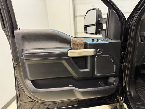 Used 2019 Ford F250 Lariat image 24