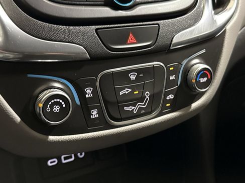 Used 2021 Chevrolet Equinox LS w/ LS Convenience Package FWD image 16
