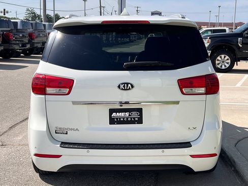 Used 2017 Kia Sedona LX w/ LX Essentials Premium Package FWD image 5