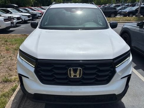 Used 2025 Honda Pilot Sport image 5