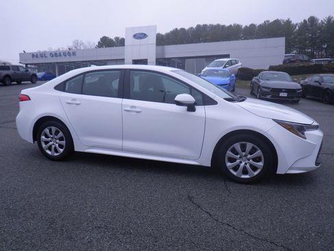 Used 2025 Toyota Corolla LE image 8