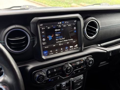 Used 2022 Jeep Wrangler Unlimited Rubicon 4xe image 14