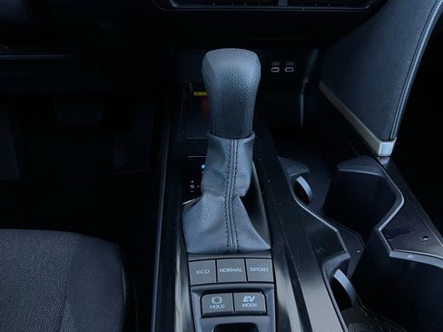 Used 2025 Toyota Camry LE image 23