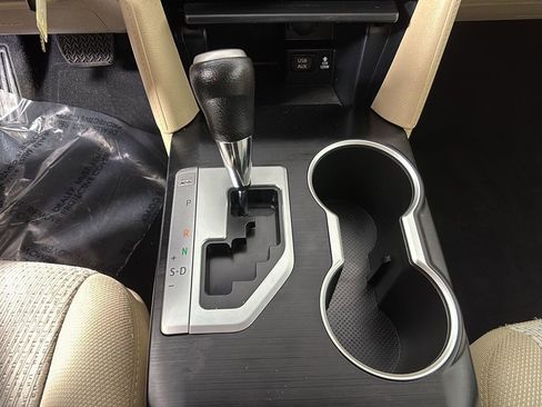 Used 2012 Toyota Camry LE FWD image 32