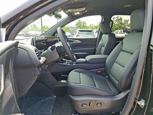 New 2025 Chevrolet Traverse LT image 36