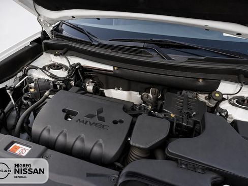 Used 2020 Mitsubishi Outlander SE FWD image 13