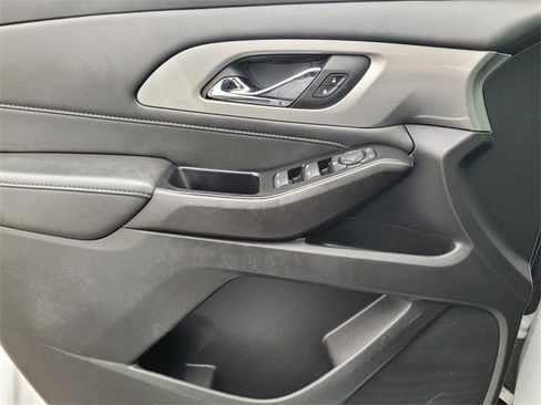 Used 2023 Chevrolet Traverse LT image 25