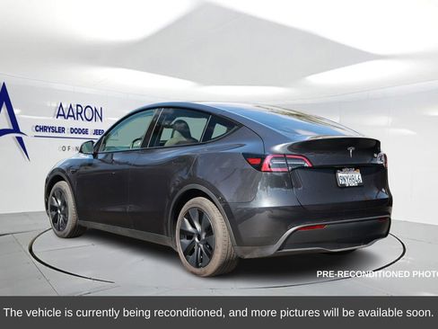 Used 2024 Tesla Model Y Long Range image 2
