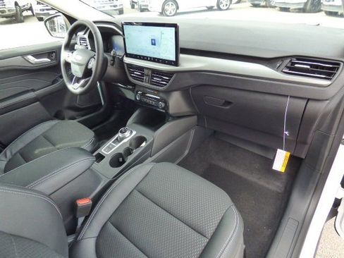 New 2025 Ford Escape SE FWD image 9