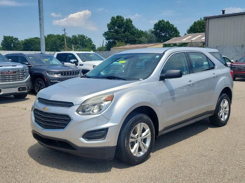 Used 2017 Chevrolet Equinox LS FWD image 2