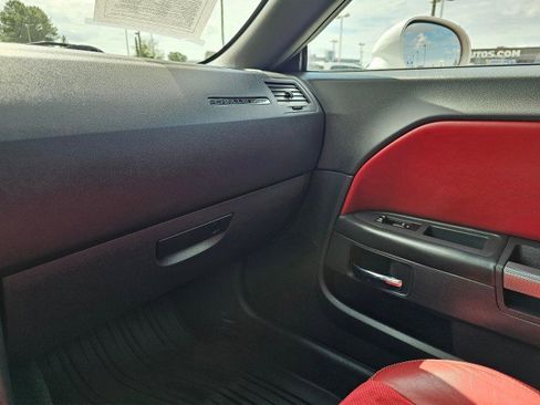 Used 2014 Dodge Challenger R/T image 40