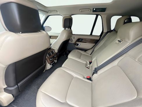 Used 2018 Land Rover Range Rover HSE image 3