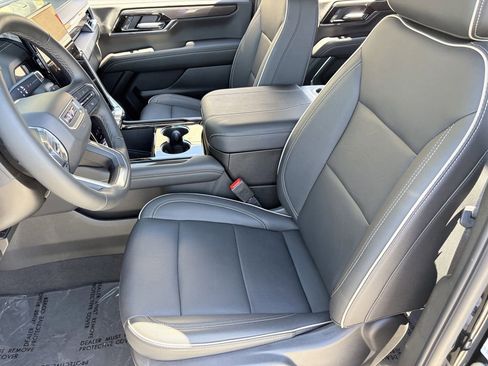 Used 2025 GMC Yukon Elevation w/ Elevation Premium Package AWD/4WD image 19