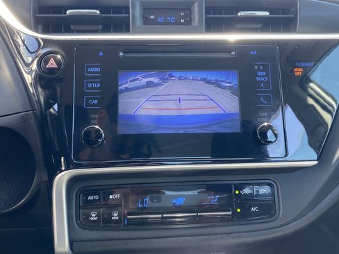 Used 2018 Toyota Corolla LE image 11