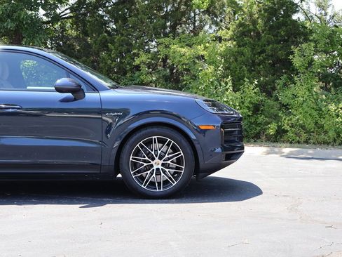 Certified 2026 Porsche Cayenne E-Hybrid Coupe AWD/4WD image 10
