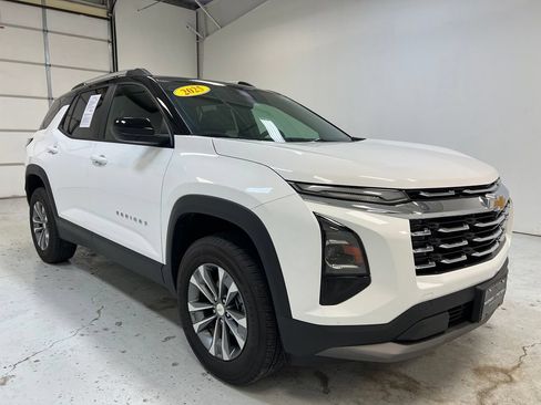 Used 2025 Chevrolet Equinox LT w/ Convenience Package II FWD image 8