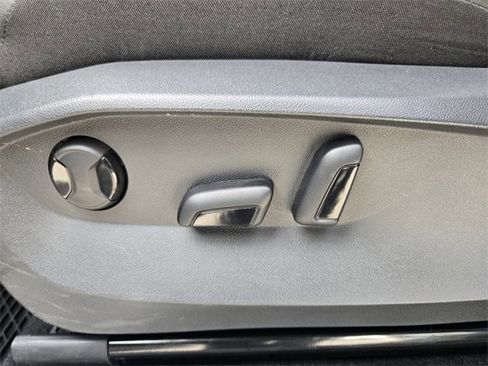 Used 2023 Volkswagen Tiguan SE R-Line image 12