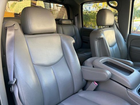 Used 2005 Chevrolet Avalanche 2500 w/ Preferred Equipment Group image 89