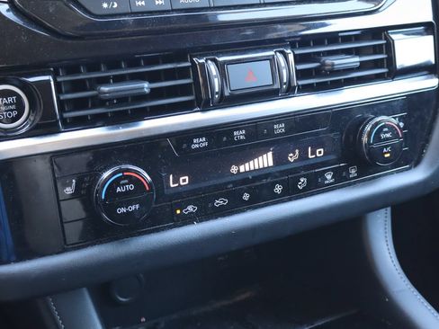 Used 2024 Nissan Pathfinder SV AWD/4WD image 25