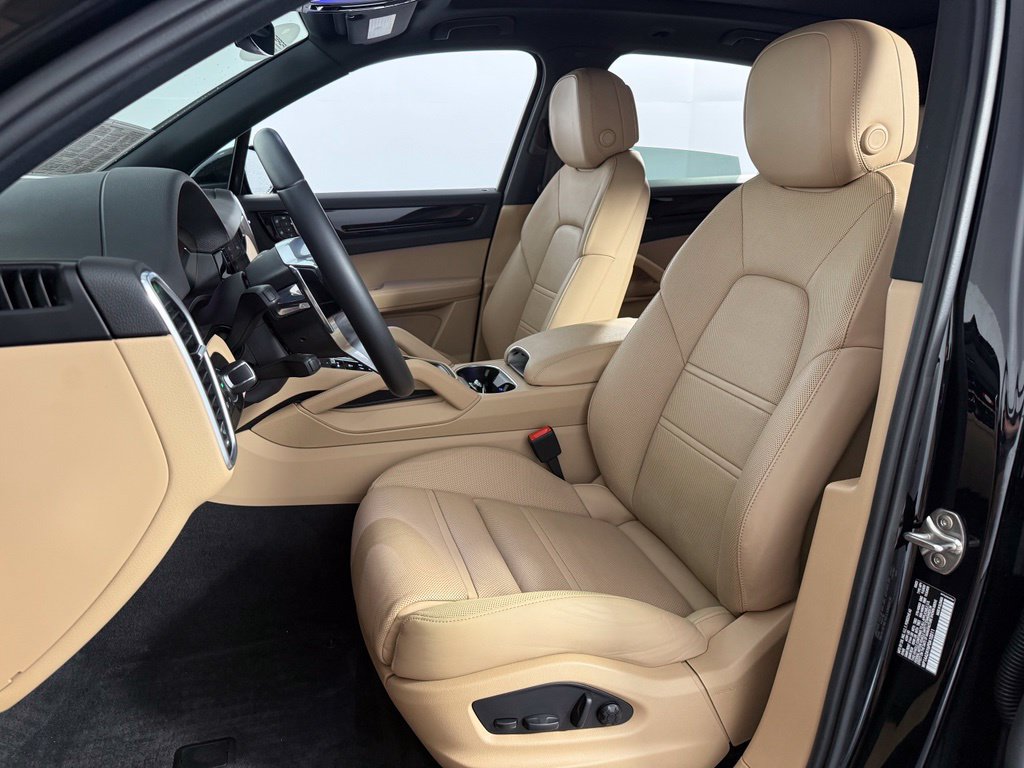 Certified 2023 Porsche Cayenne AWD/4WD image 5