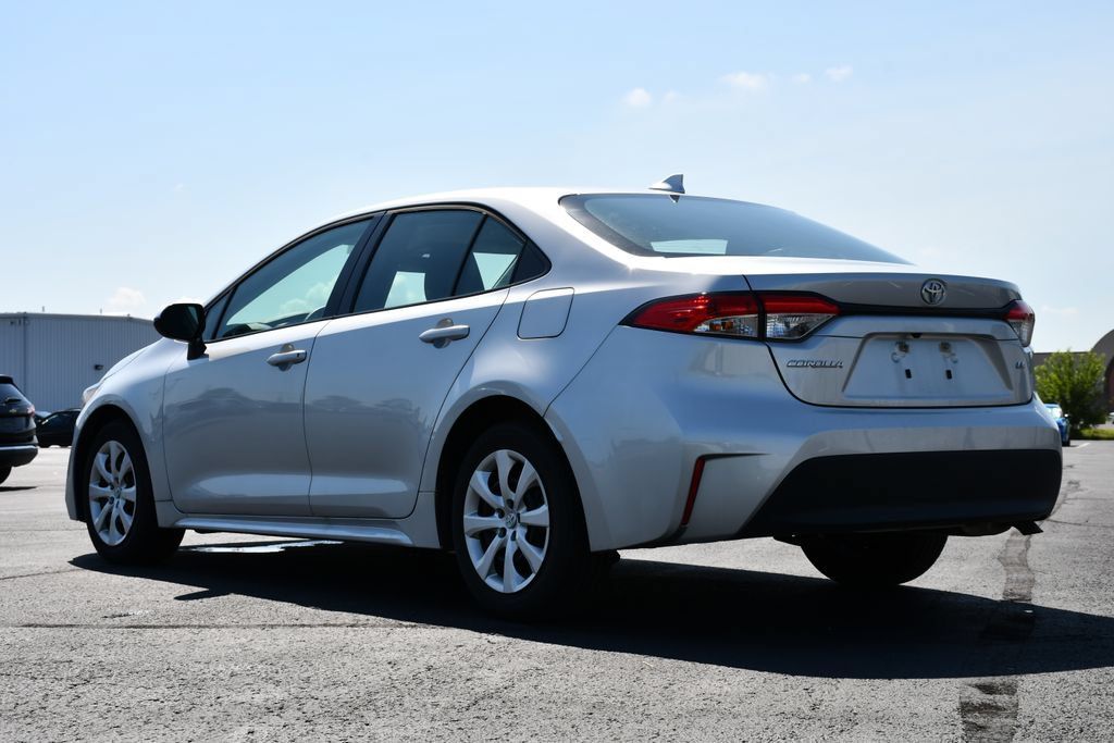 Used 2025 Toyota Corolla LE FWD image 5