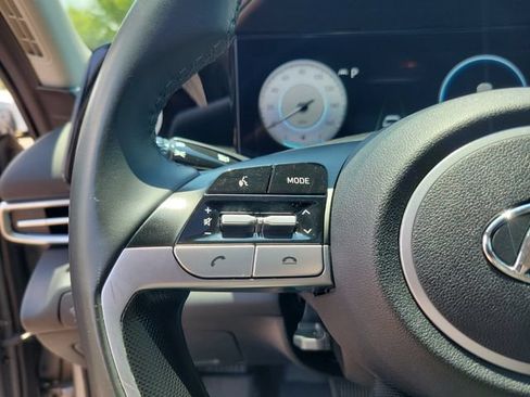 Used 2021 Hyundai Elantra Limited FWD image 16