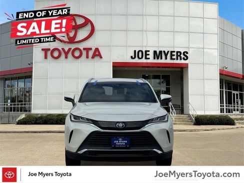 Used 2021 Toyota Venza XLE image 3