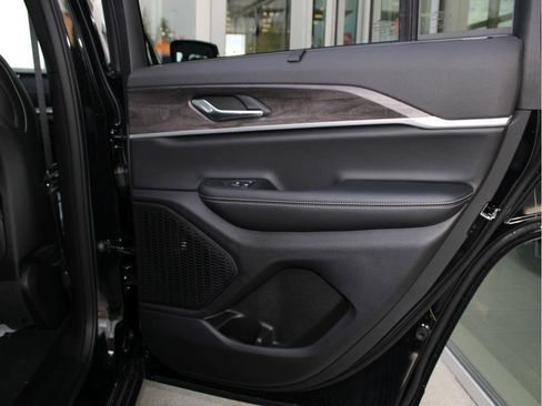 New 2025 Jeep Grand Cherokee Limited w/ Luxury Tech Group II image 27