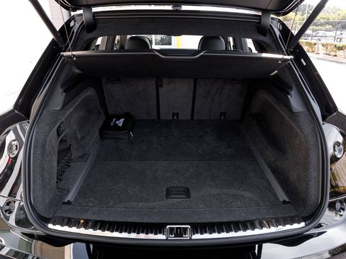 Used 2024 Bentley Bentayga image 19