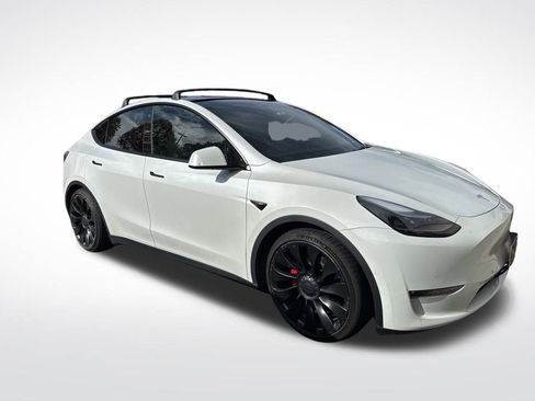 Used 2022 Tesla Model Y Performance image 2