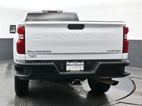 Used 2024 Chevrolet Silverado 2500 Custom w/ Custom Value Package image 7