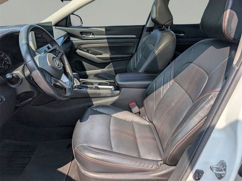 Used 2023 Nissan Altima 2.5 SR w/ SR Premium Package image 17