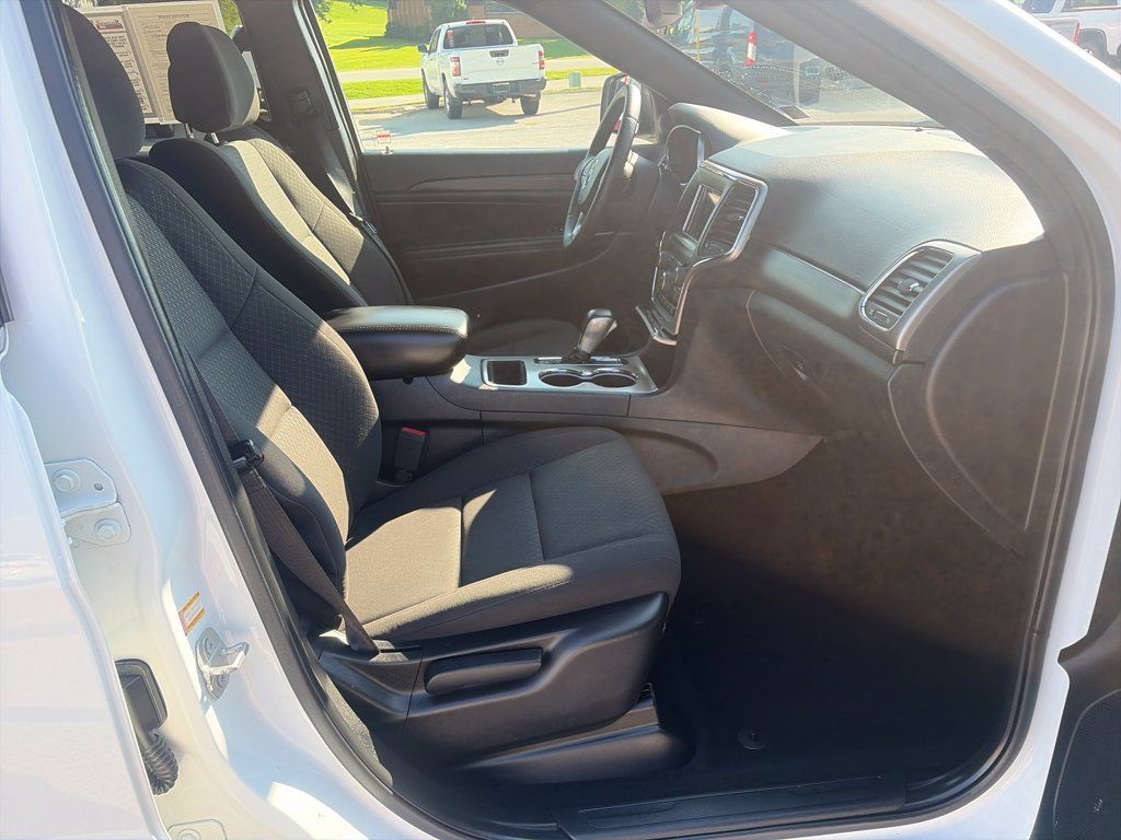 Used 2020 Jeep Grand Cherokee Laredo AWD/4WD image 41