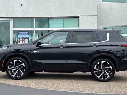 New 2025 Mitsubishi Outlander SE image 7