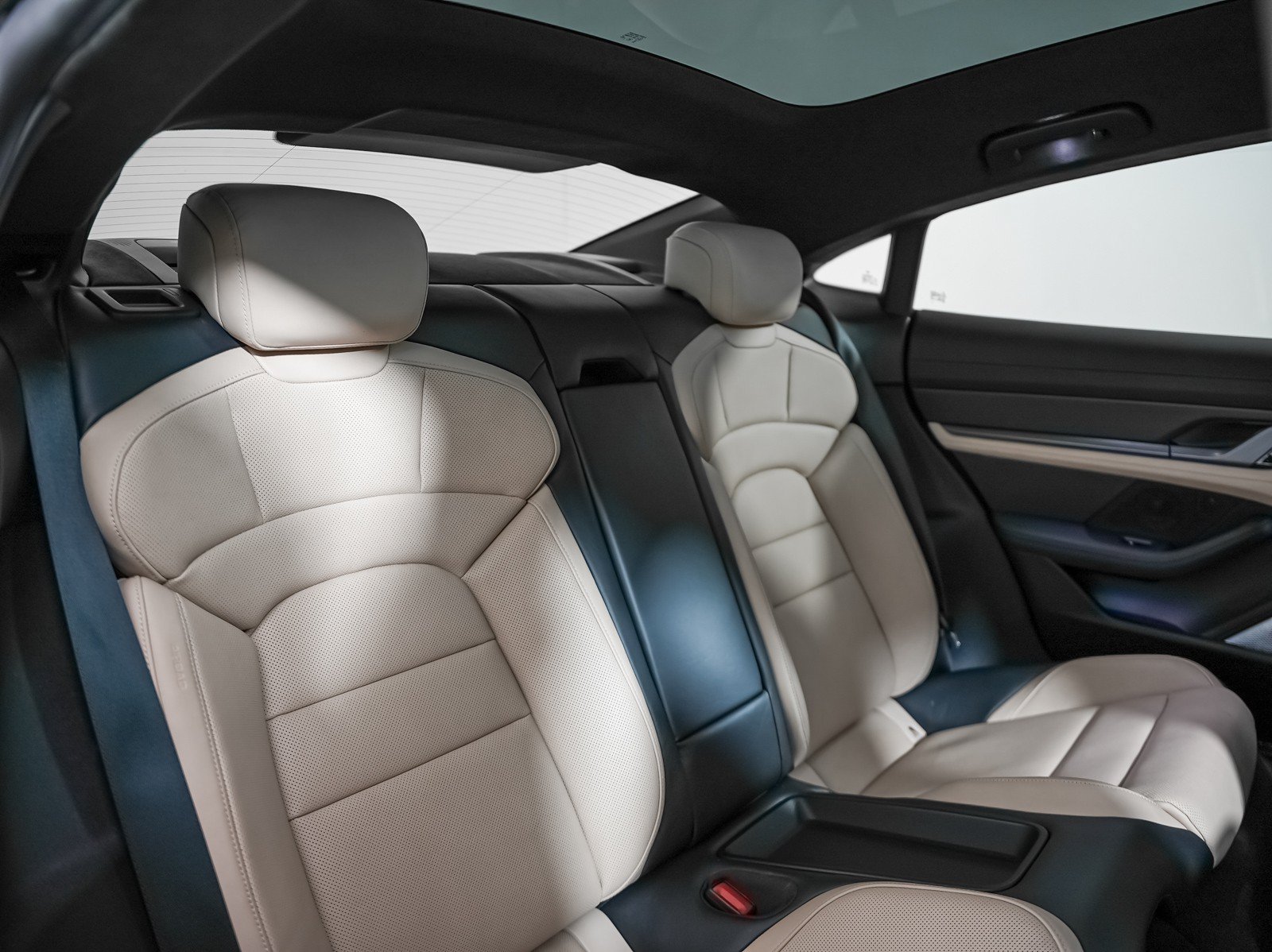 Certified 2020 Porsche Taycan Turbo S AWD/4WD image 6